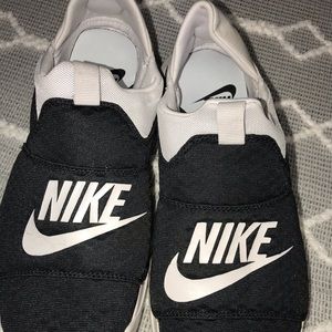Nike, no-tie slip on shoe, size 8 Men’s.